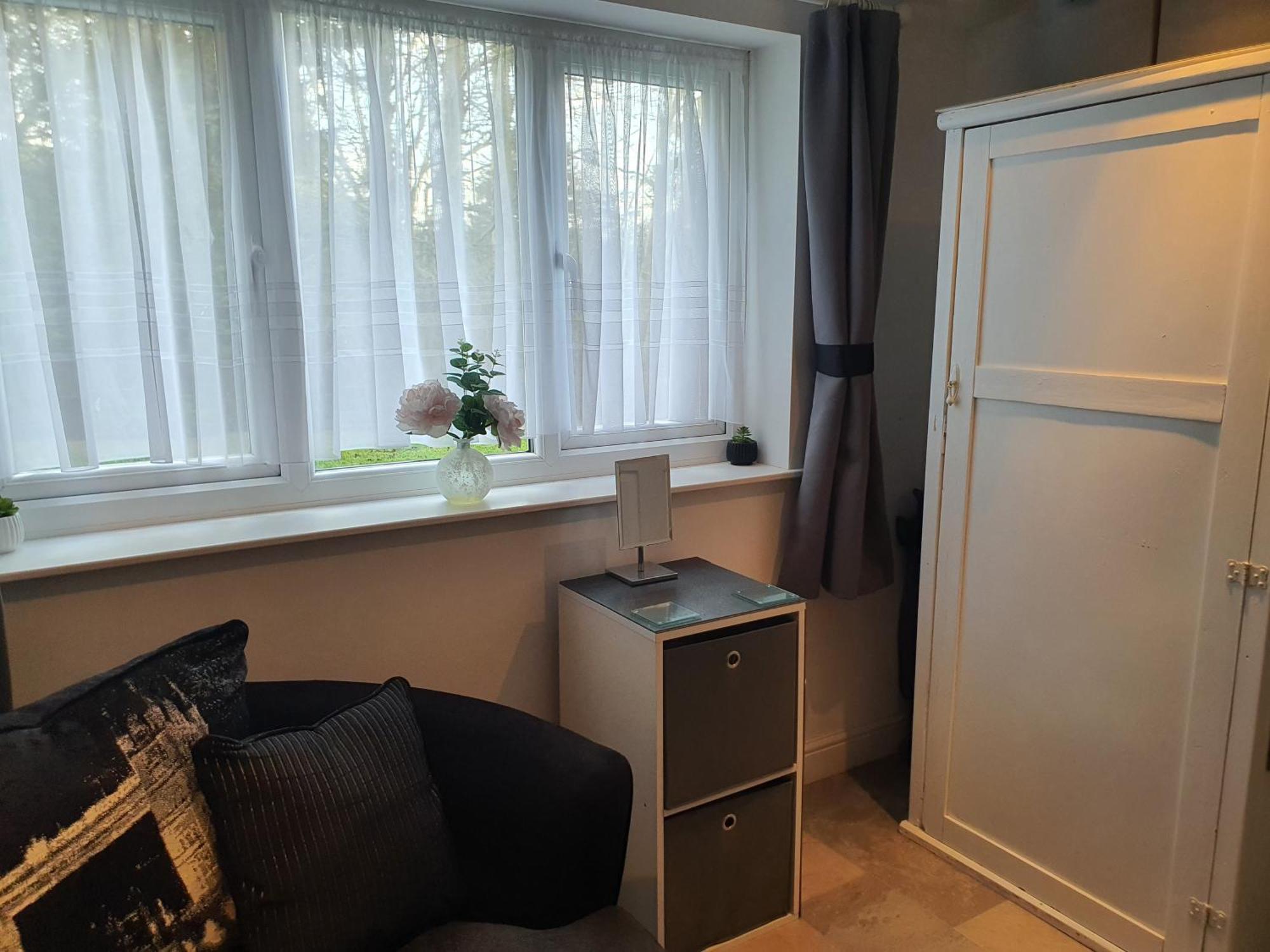 Idyllic 2 Bedroom Self-Contained Upsidedown Annexe Лландріндод-Веллс Екстер'єр фото