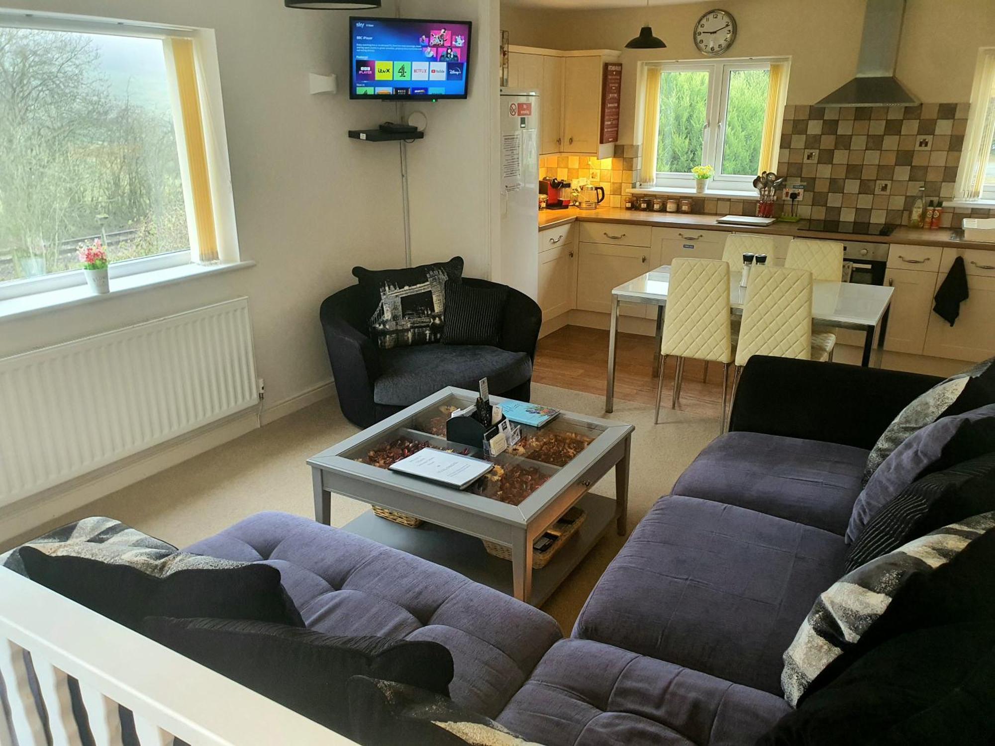 Idyllic 2 Bedroom Self-Contained Upsidedown Annexe Лландріндод-Веллс Екстер'єр фото